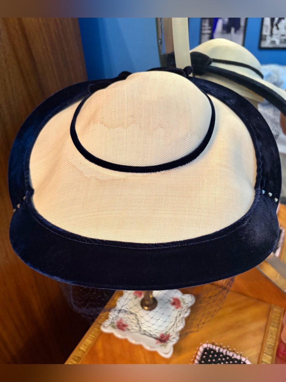 1940s 1950s Cream & Navy Velvet Rhinestone Trim Veil Wide Brim Picture Hat